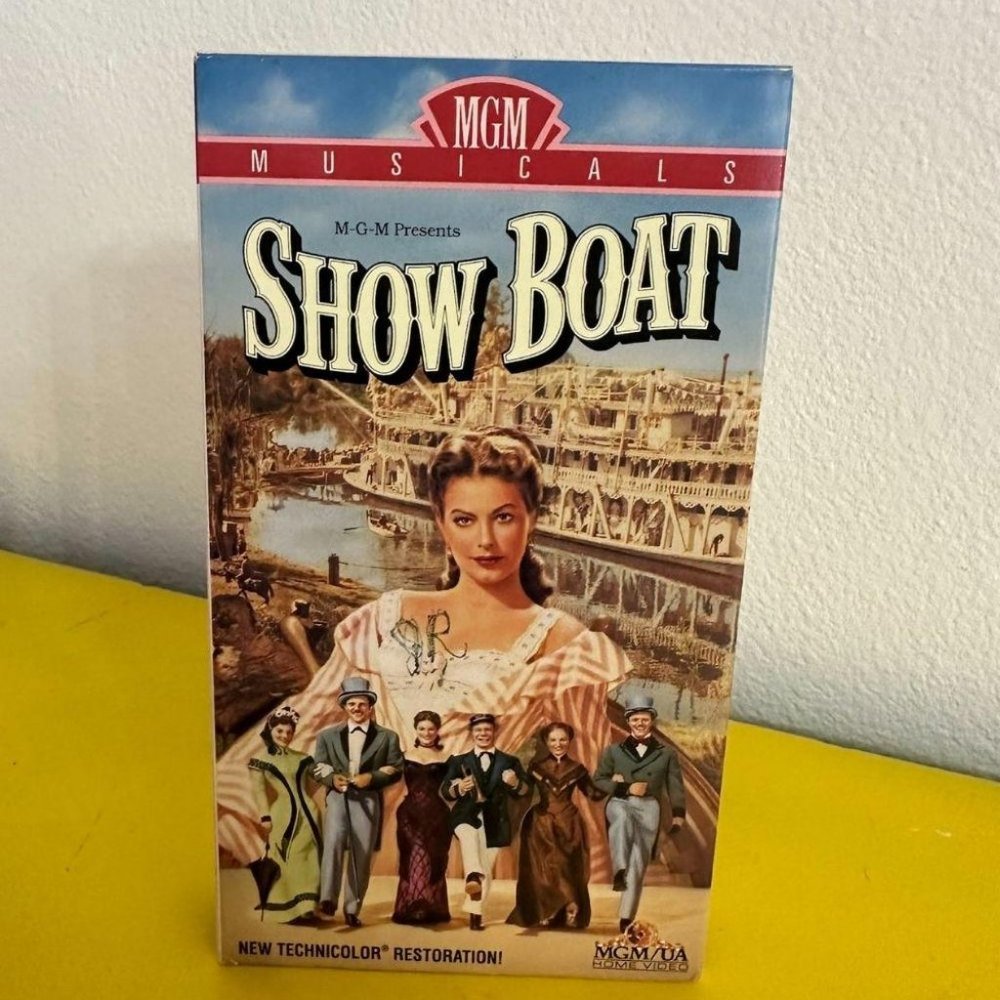 SHOWBOAT VHS‎